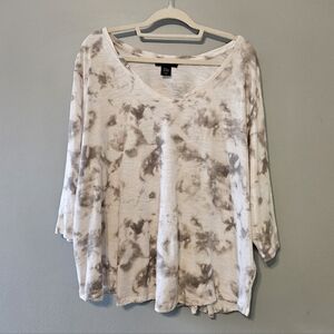 Tahari Cream and Taupe Tie-Dye V-Neck Short Sleeve Top